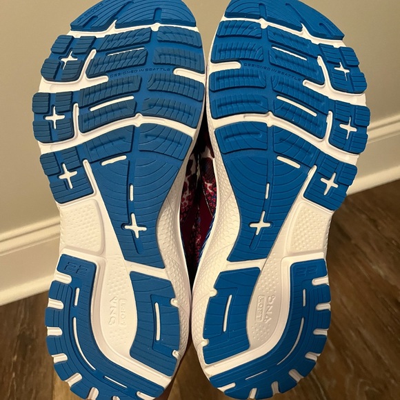 Brooks Women's Leopard Print Running Shoes - Adrenaline GTS 22 size 10 NEW - Picture 6 of 6